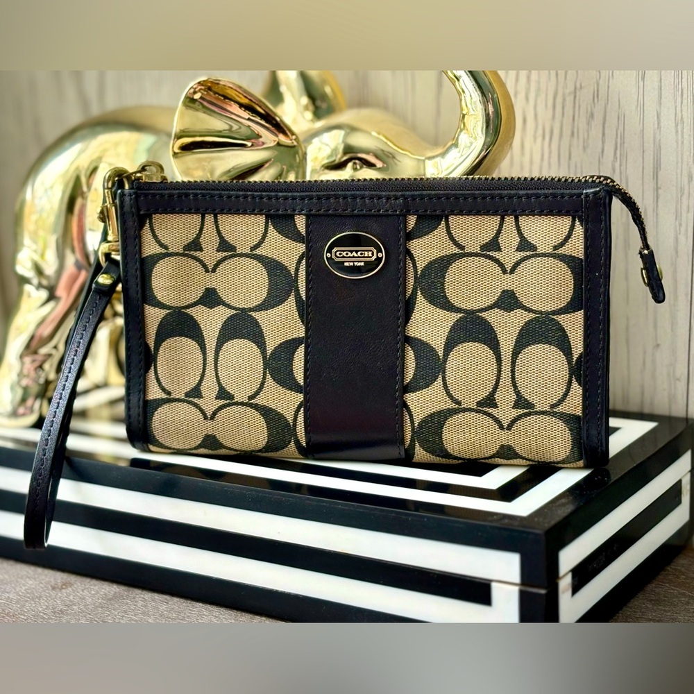 Coach Legacy Signature Jacquard Zippy Wristlet